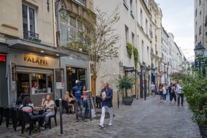 Le Marais Paris streets and boutiques