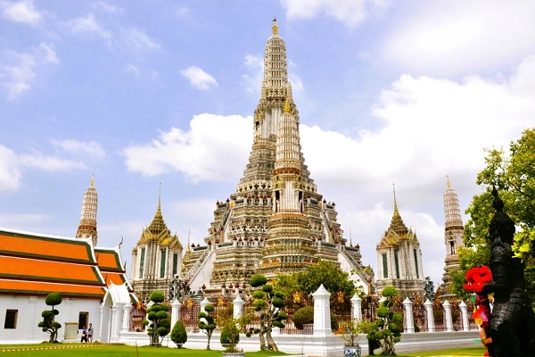 Wat Arun temple in Bangkok Thailand – places to visit in Thailand travel guide